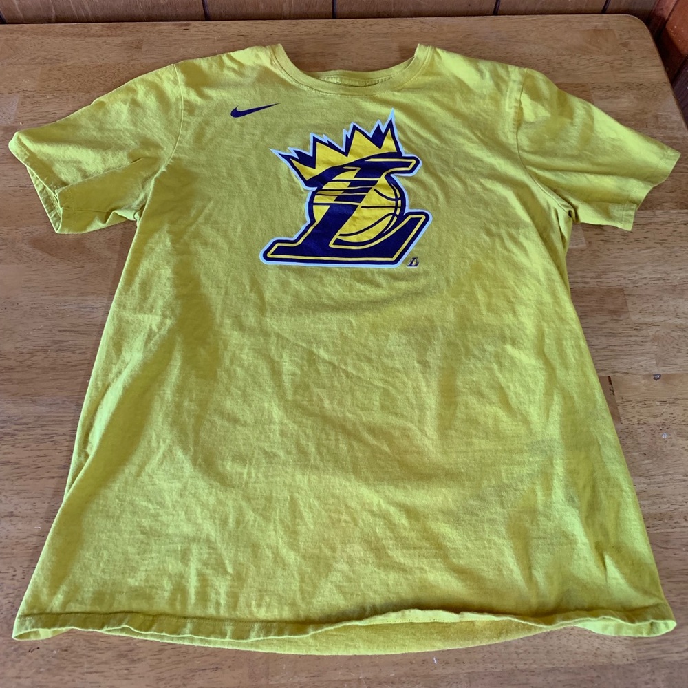 Nike King Lakers T-shirt size L great condition